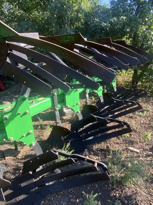 Плуг оборотний понм 3+1 с предплужниками