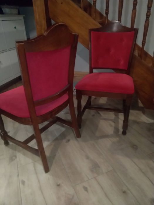 Drewniane krzesla do salonu