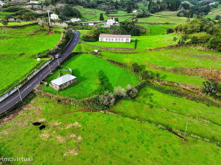 Propriedade em Ruína com Terreno - Glória, Santo Espírito