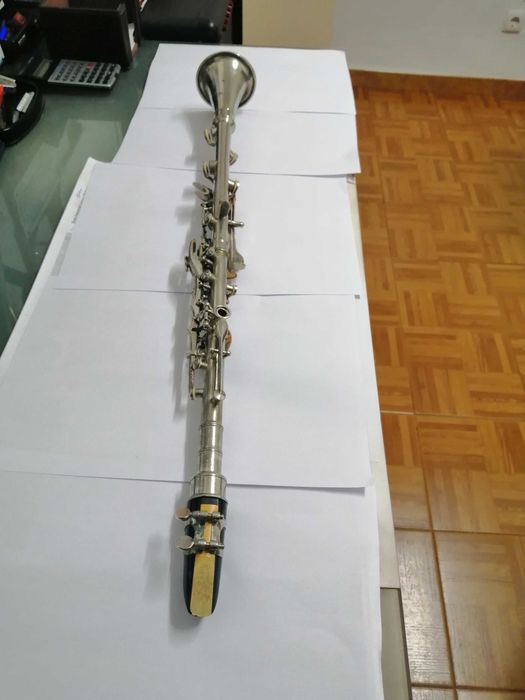 Clarinete de Metal em Sib com case