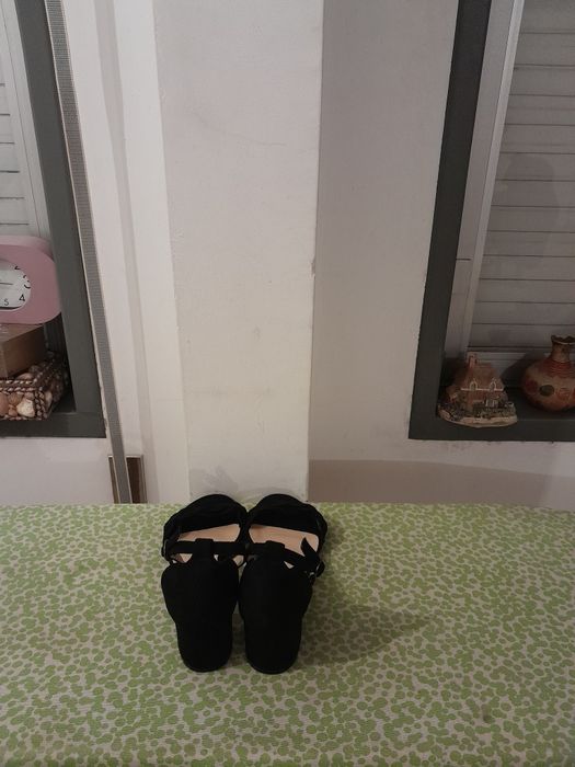 Vendo Sandálias de Senhora muito bonitas novas