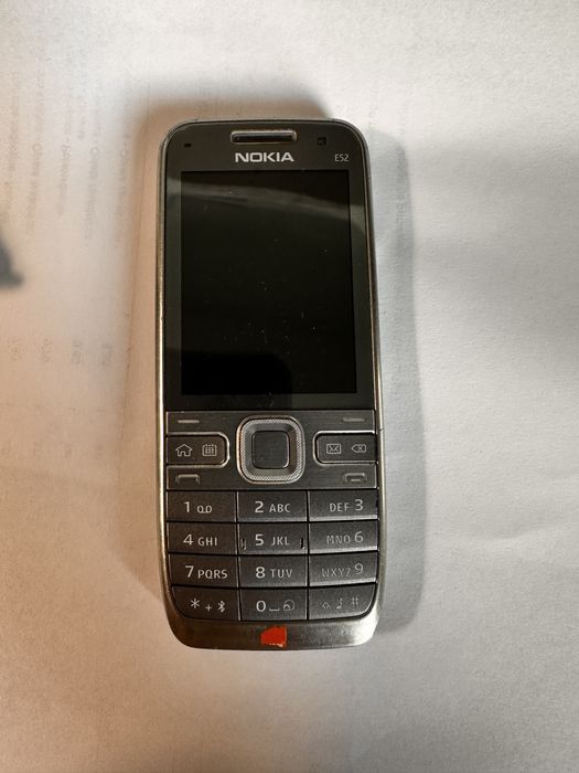 Telefon komorkowy na Symbianie - Nokia e52
