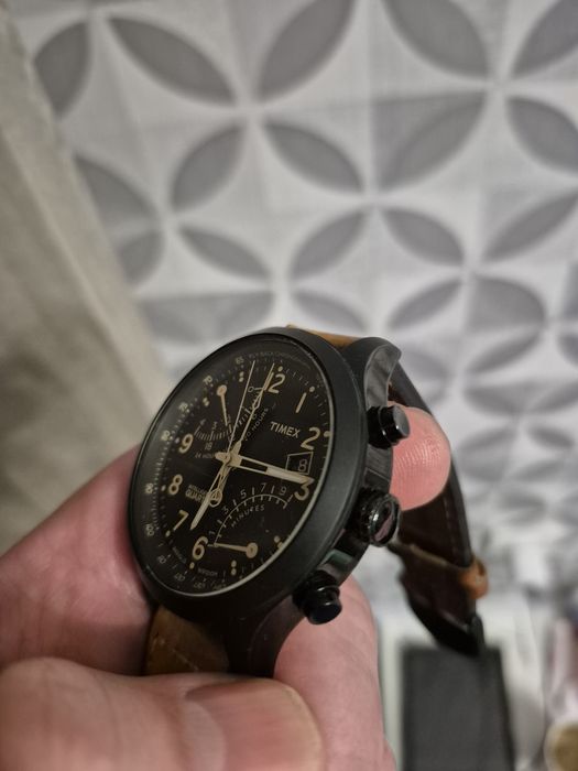 Годинник Timex T2N700