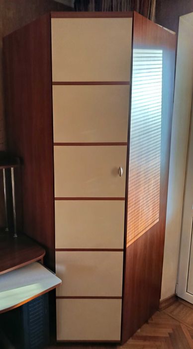 Шкаф угловой для комнаты