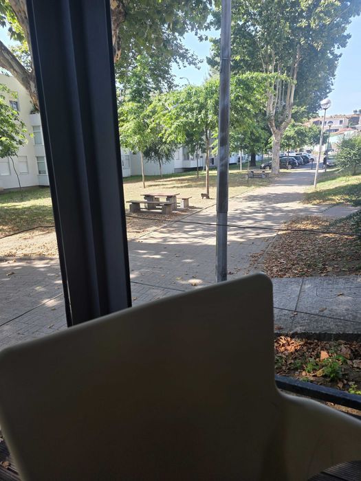 Faço jardins e manutenção de piscinas