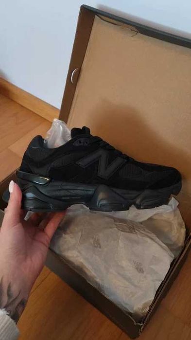 New Balance 9060 Triple Black Rozmiar  39.5