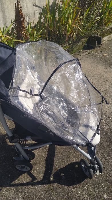Carrinho bebe chico com chapeleira e protetor chuva