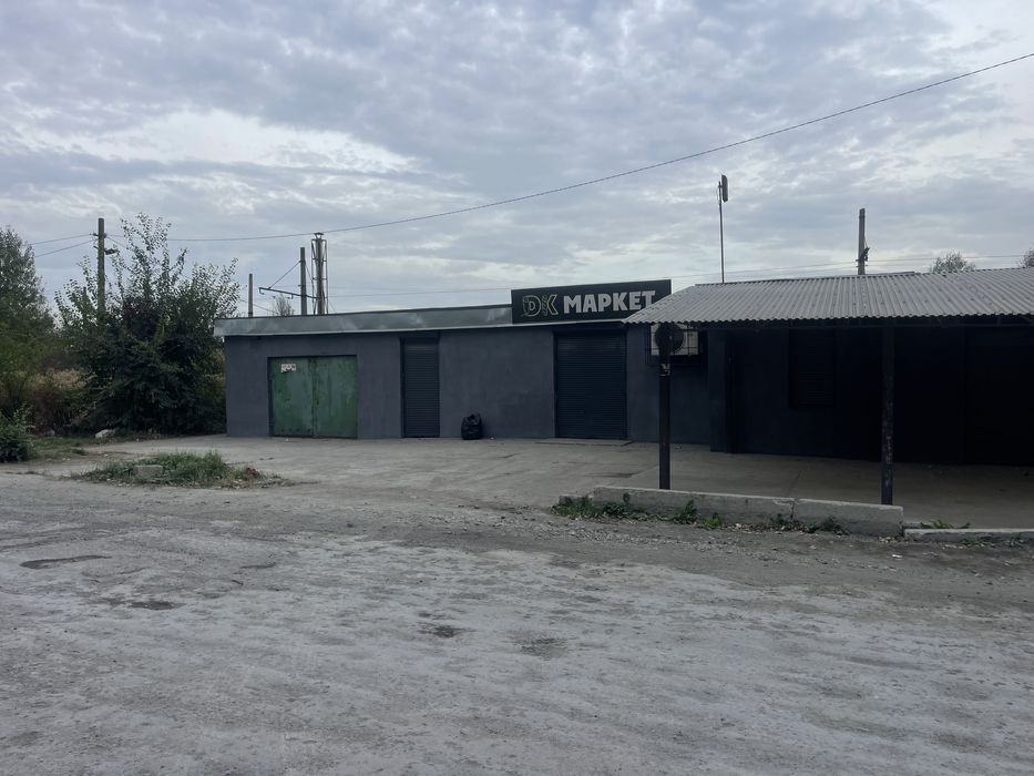 Продам здание под магазин столовую