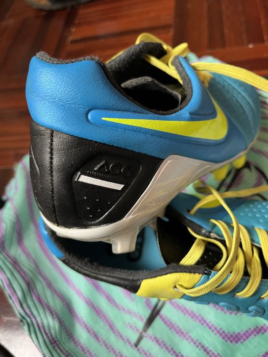 Chuteira Nike magista