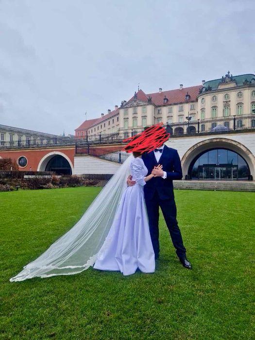 Suknia ślubna profesjonalny design. Bardzo dobry materiał.