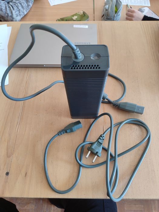 Зарядний пристрій для XBOX 360