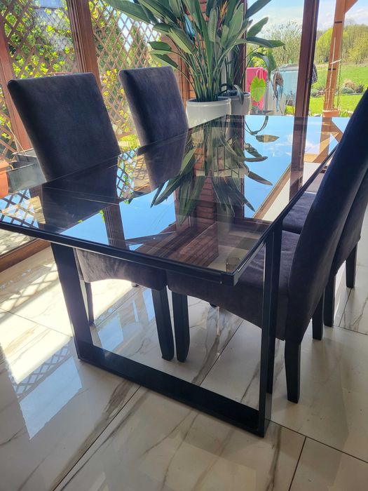 Stół jadalniany lub na taras