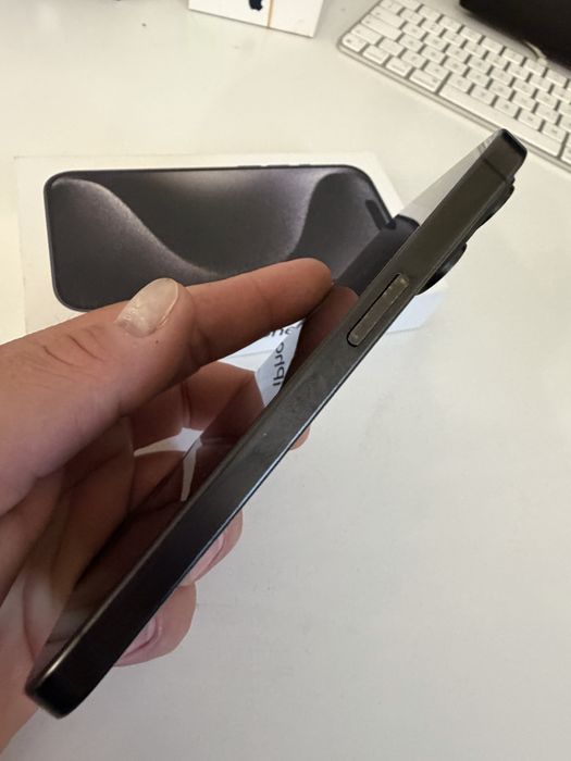 iPhone 15 Pro 128gb Titanium Black Bateria 93%