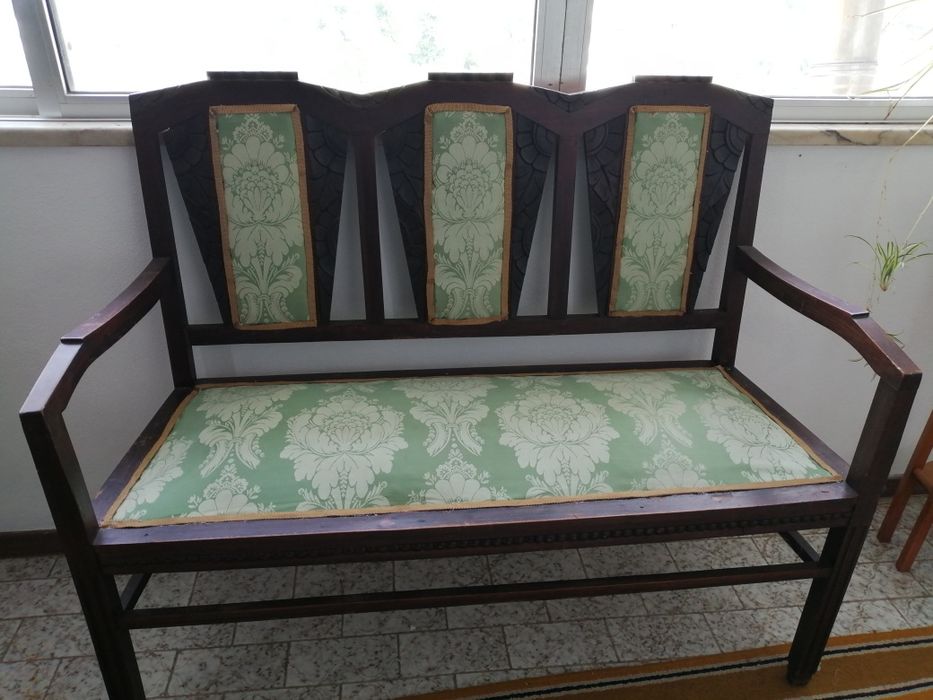 Canapé antigo em bom estado de conservação