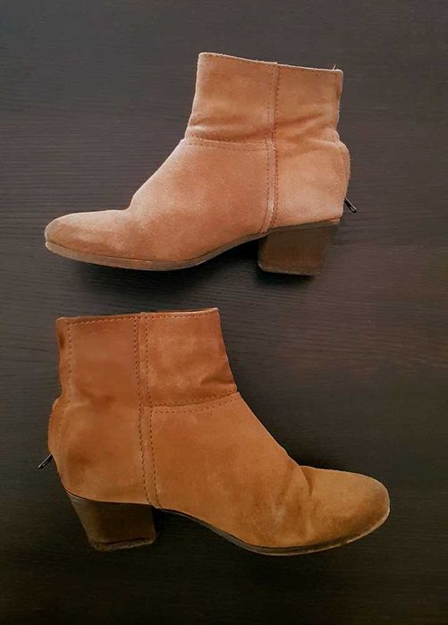 Botas de senhora camurça cano curto com fecho castanhas