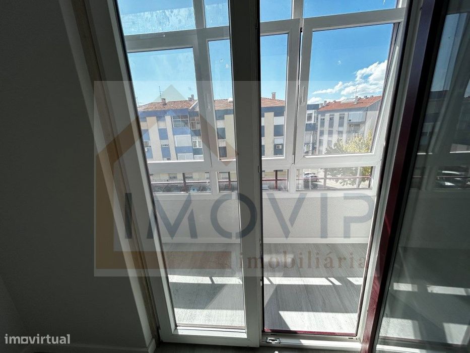 Apartamento T4 Totalmente Remodelado na Amora
