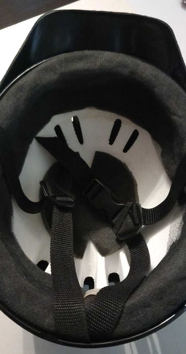 Capacete de Equitação (Toque) – Tenho 2 Disponíveis