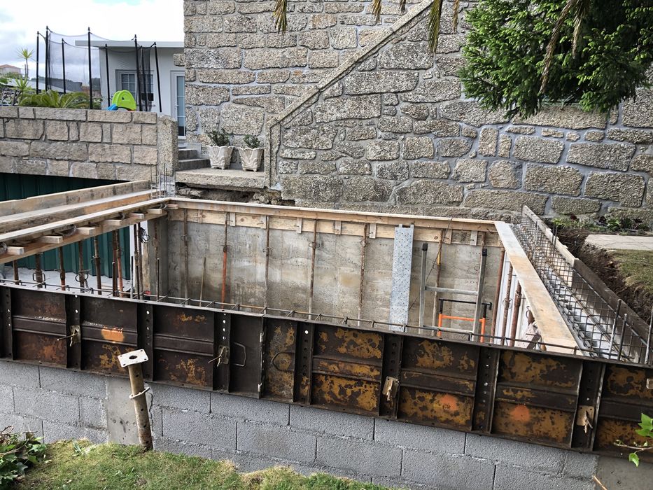 Muros em betão e bloco