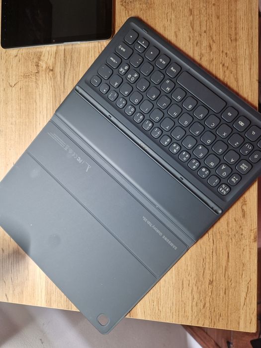 Samsung Galaxy Tab S5e LTE Amoled + keyboard cover