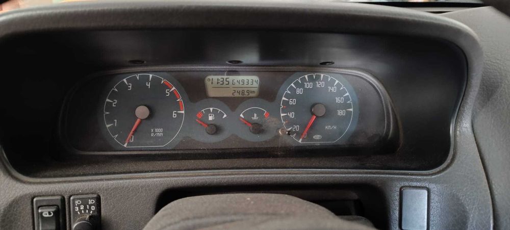 Nissan Terrano II 2.7 TDi de 7 lugares