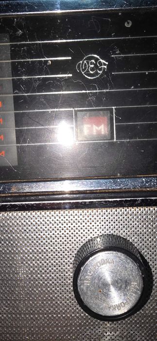 Вінтажний  радіоприймач радіо VEF-201 з FM робочий