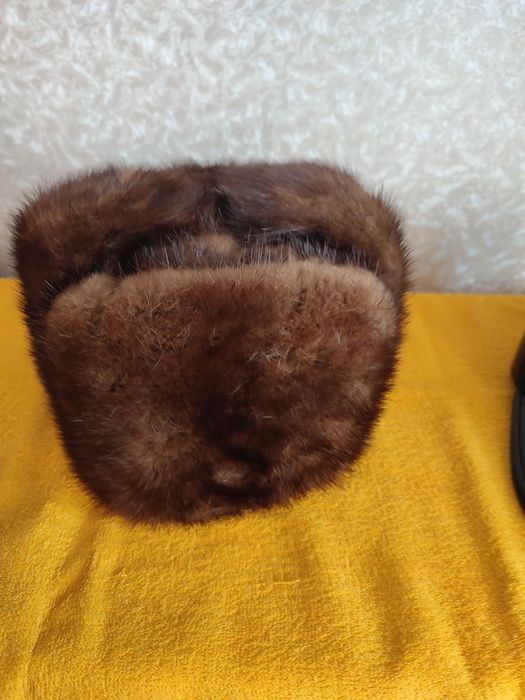 Продаю норковую мужскую шапку б/у.цена 250гр. Эмитация.