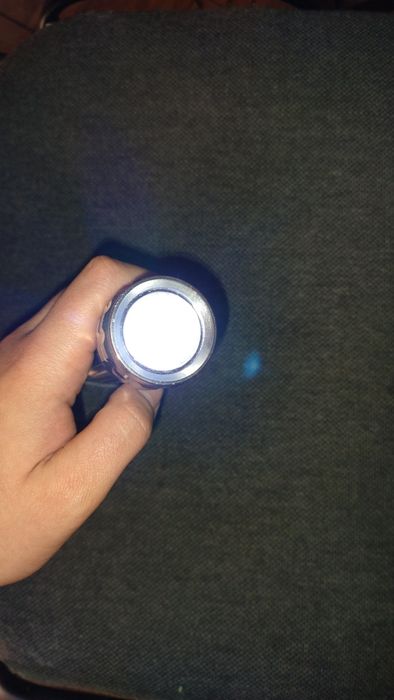 Latarka na baterie. Led. Mocna!!!