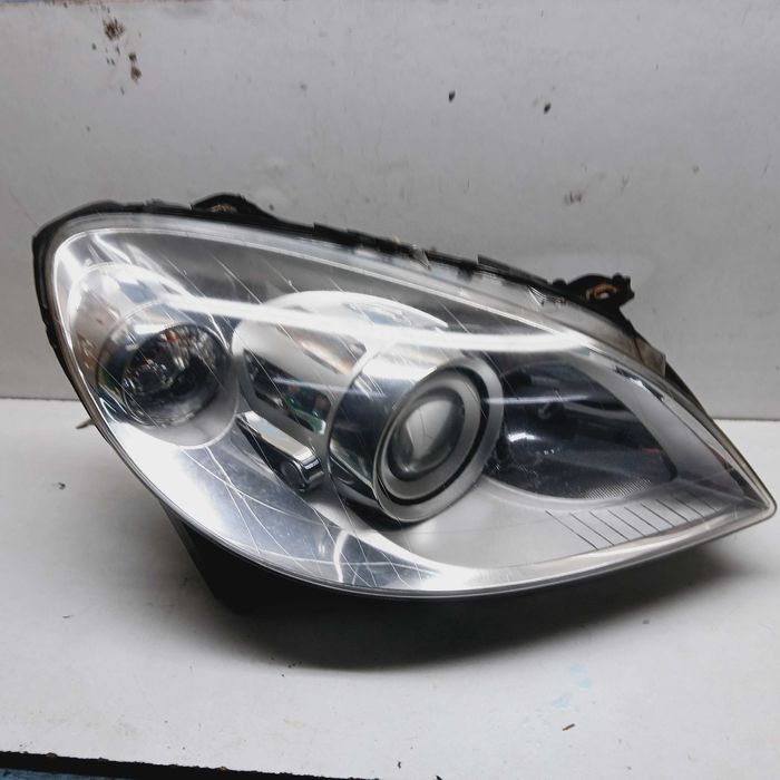 Mercedes B-klasa w245 Lampa prawa przód ksenon