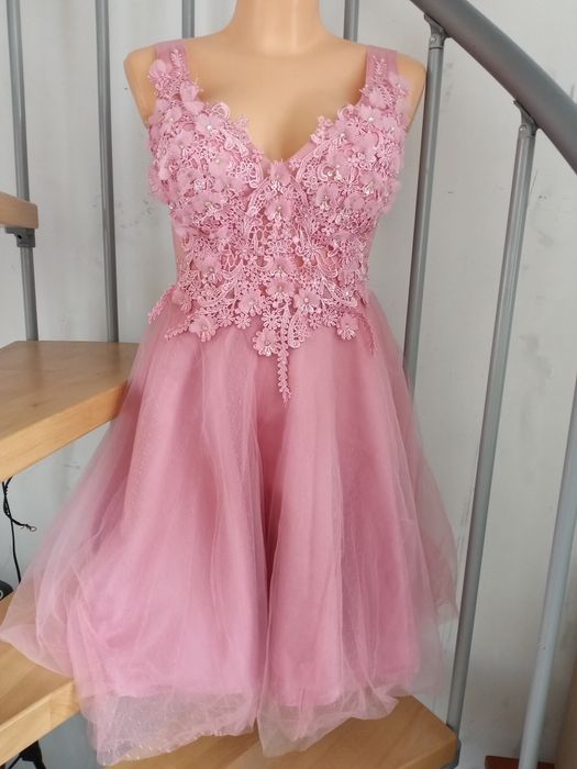 Sukienka tiulowa pudrowy róż koronką gipiura elegancka