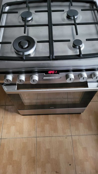 kuchenka gazowo elektryczna