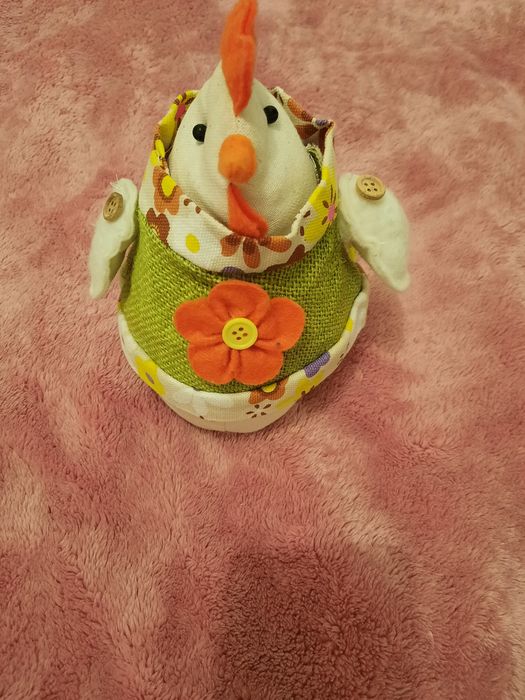 Galinha decorativa em tecido e feltro