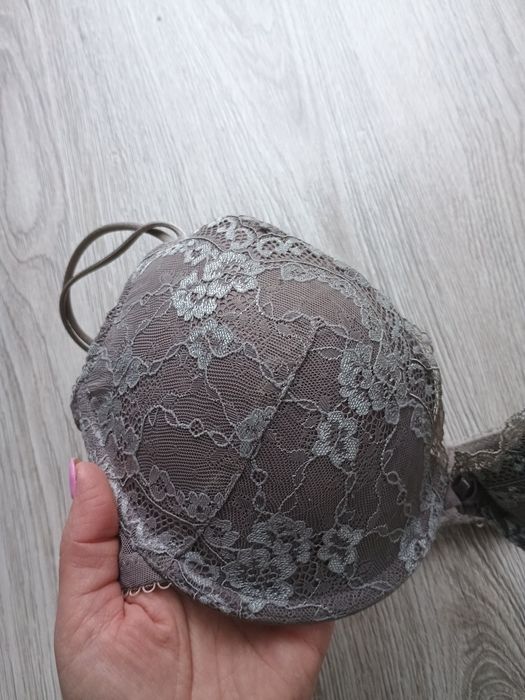 Biustonosz -stanik marki H&M rozmiar 80 C