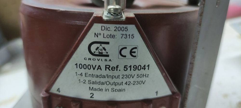 2 Auto transformadores de 1000W Ajustáveis.