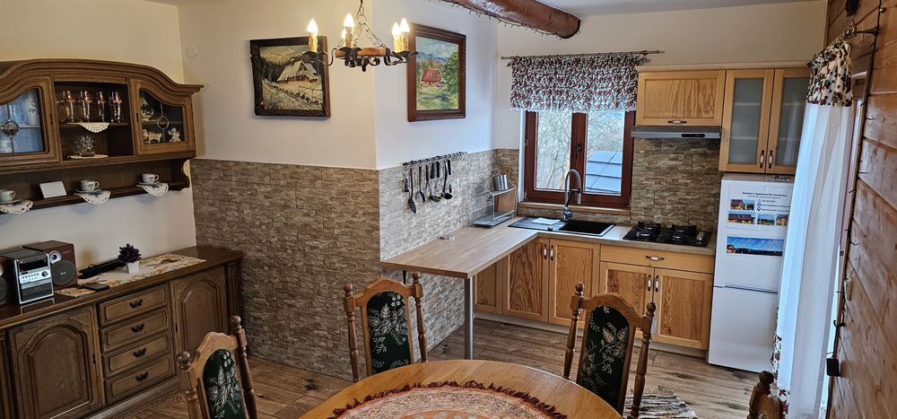 Domek w górach z tarasem widokowym.  Beskid Żywiecki.  Rajcza