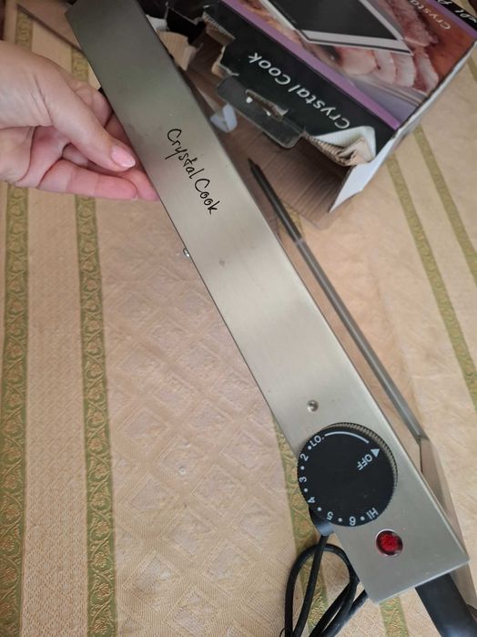 Grelhador eléctrico de mesa em vidro.