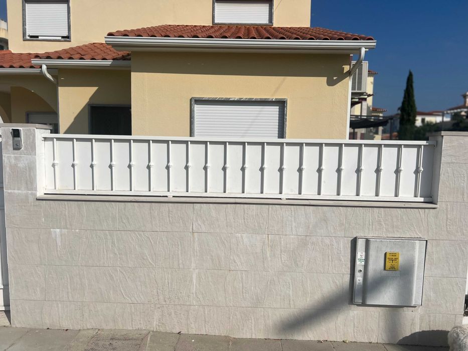Portão e gradeamento