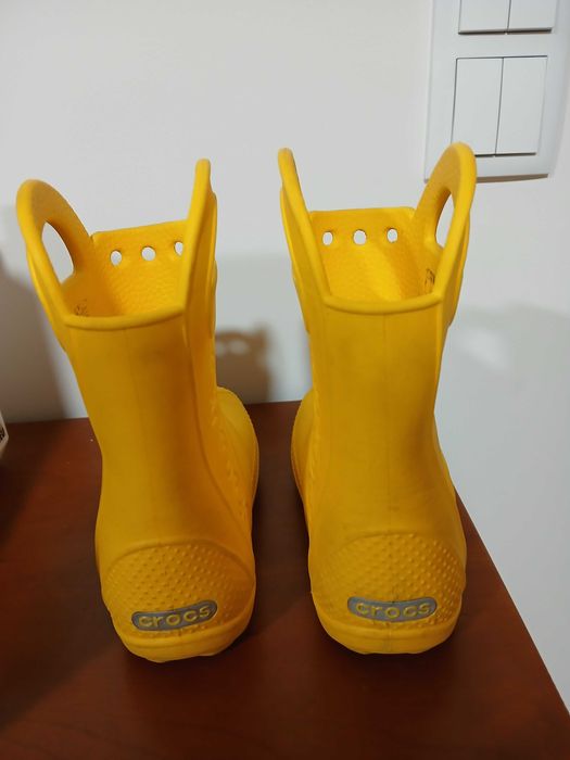 Botas de criança - marca Crocs C9 (tamanho 26/27)