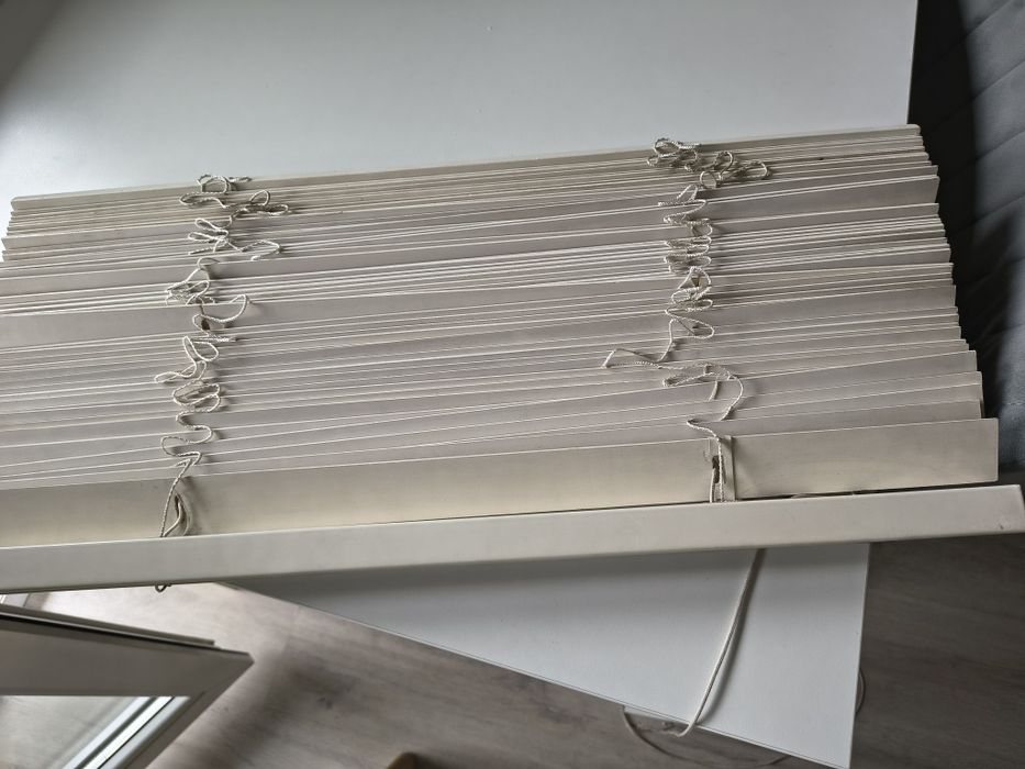 Żaluzje białe drewniane Ikea