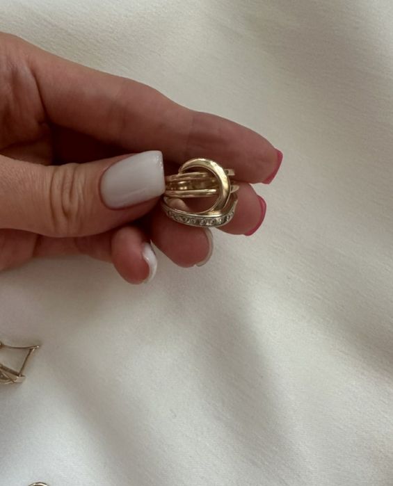 Девичье/женское золотое кольцо.