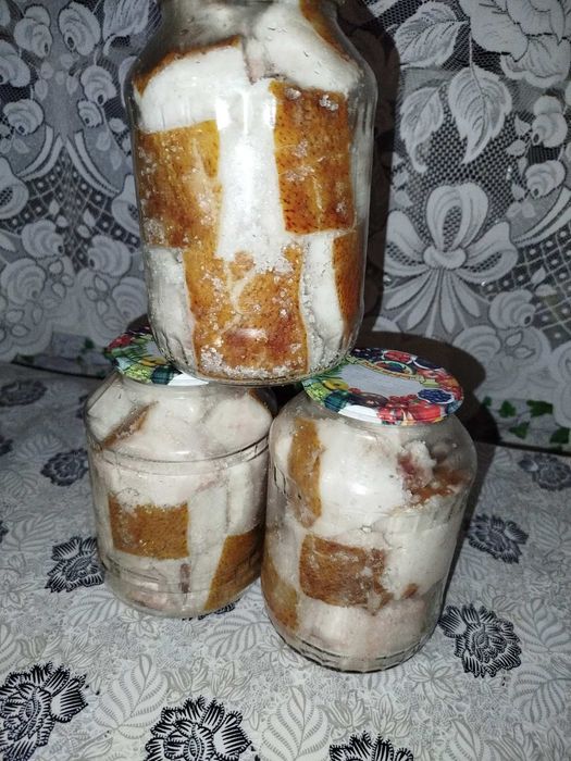 Сало солене в банках, смалець у відерцях 1л.