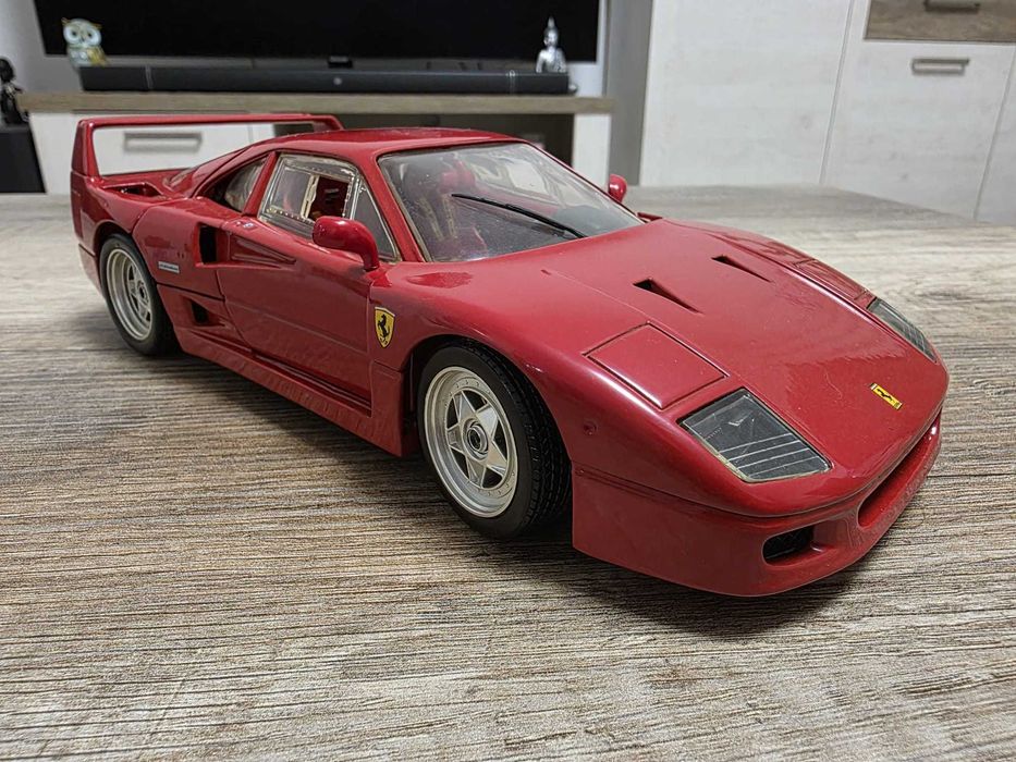 Ferrari F40 1:18 Hot Wheels