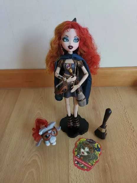 Boneca coleção Bratzillaz - Meygana Broomstix (com o pet Wingzy!)