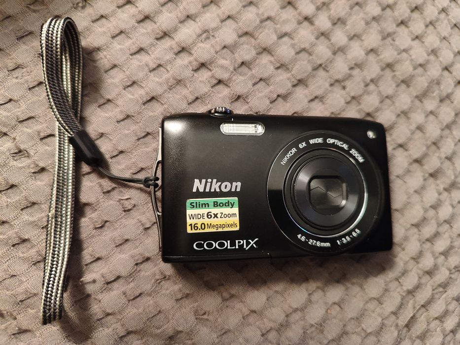 NIKON SLIM BODY COOLPIX. Em óptimo estado S/carregador