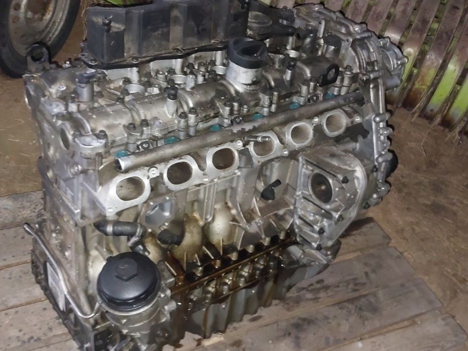 Silnik Volvo 3.2 B6324S5 uszkodzony. Głowica, miska olejowa Na czesci.