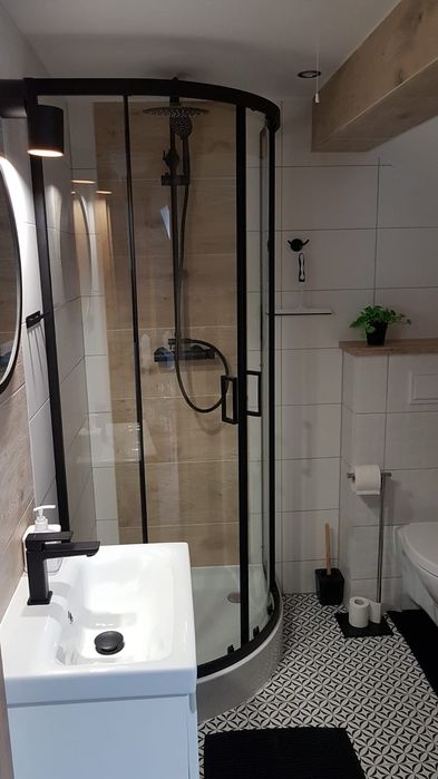 Pracownicze pokoje z łazienkami dla firm.