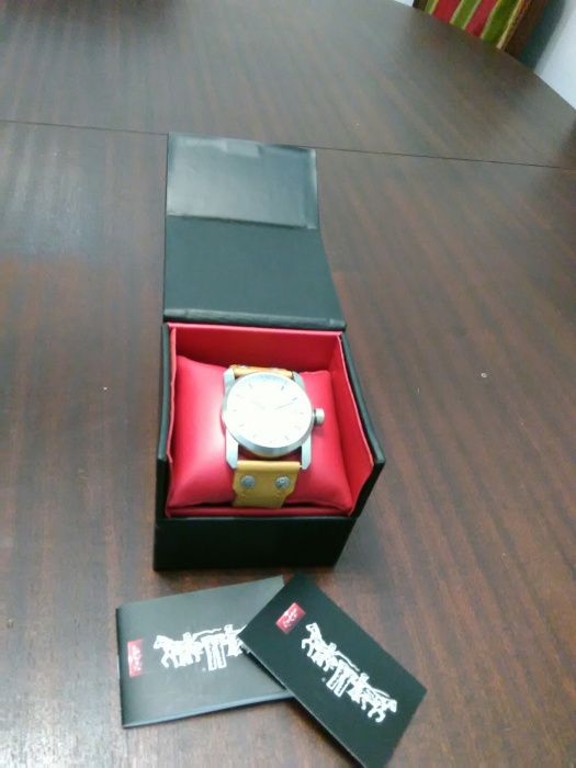 relógio analógico LEVI'S