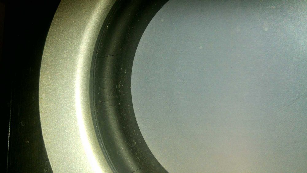 Колонки и музыкальный центр