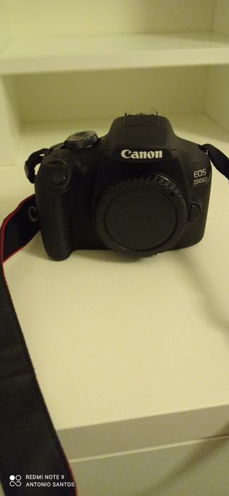 Câmera Canon EOS 2000D