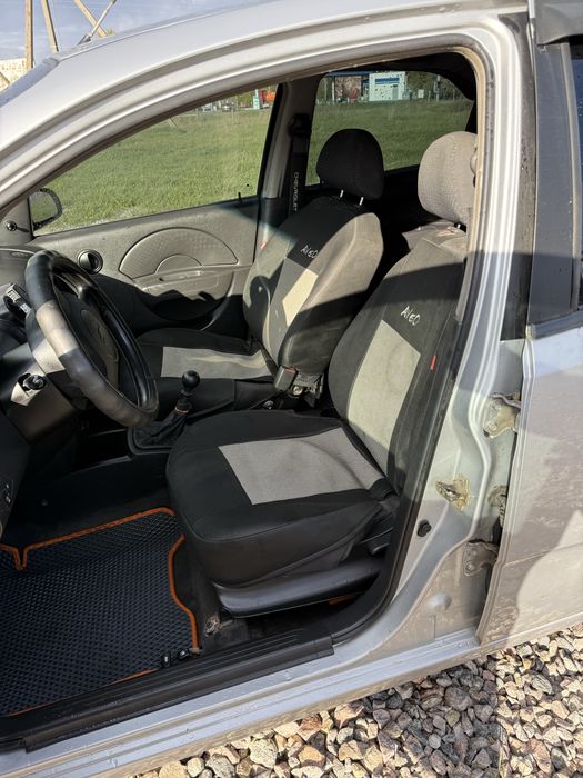 Chevrolet aveo 2005 рік 1.5 бензин