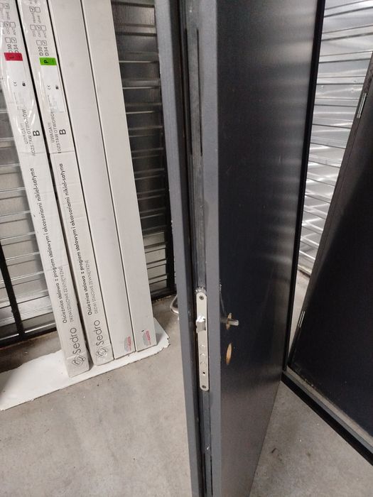 Drzwi zewnętrzne metalowe